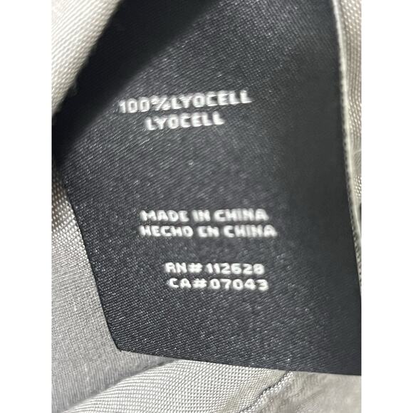 Tahari Women’s Grey Shacket Jacket Size Large Button Front Casual Outerwear - Picture 8 of 9